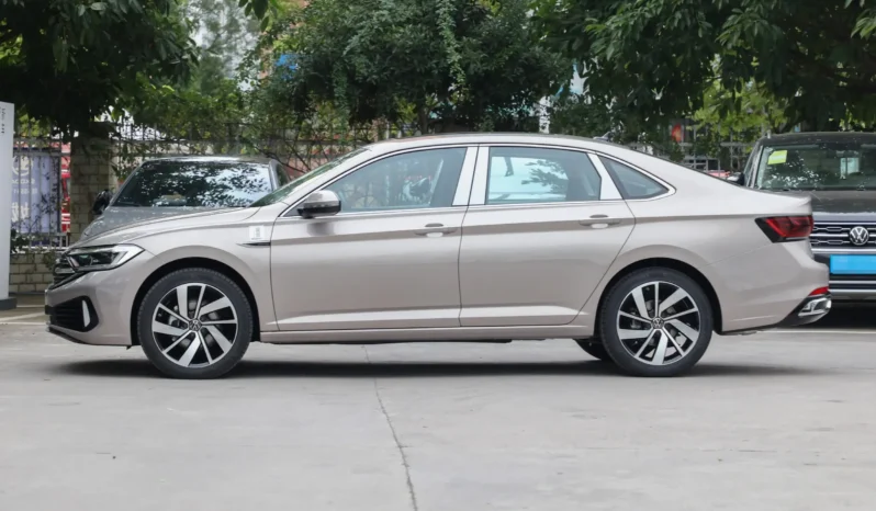 
								Volkswagen Sagitar full									