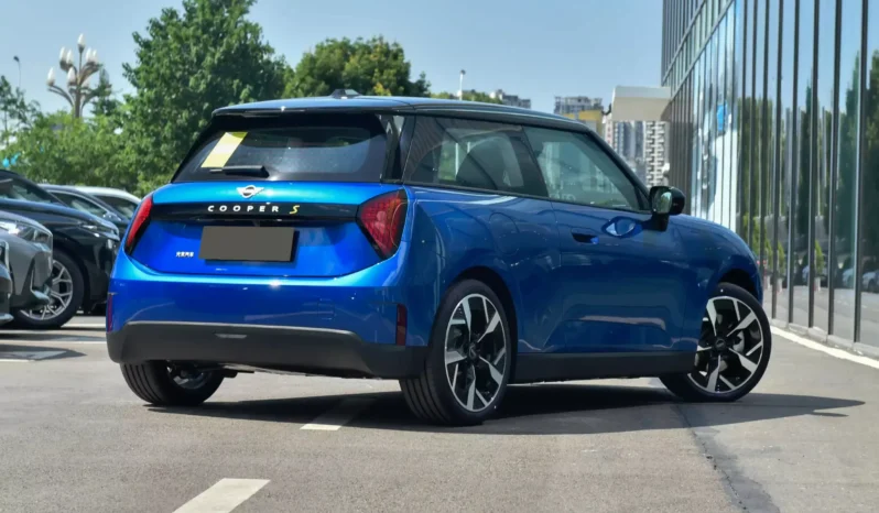 
								MINI Cooper EV full									