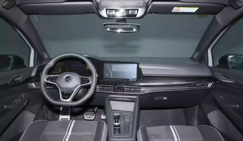 
								Volkswagen Golf 2024 full									