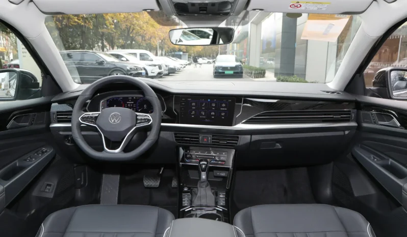 
								Volkswagen Passat 2024 full									